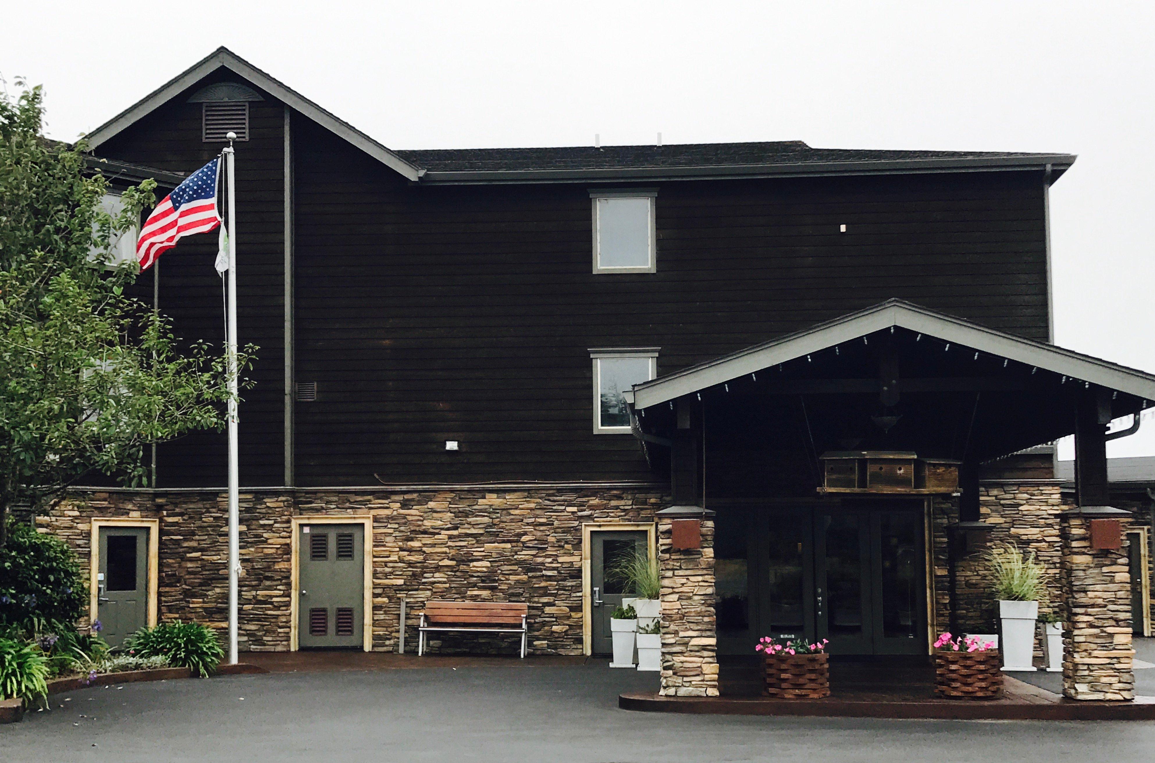 Holiday Inn Express Fort Bragg, An Ihg Hotel Exterior photo