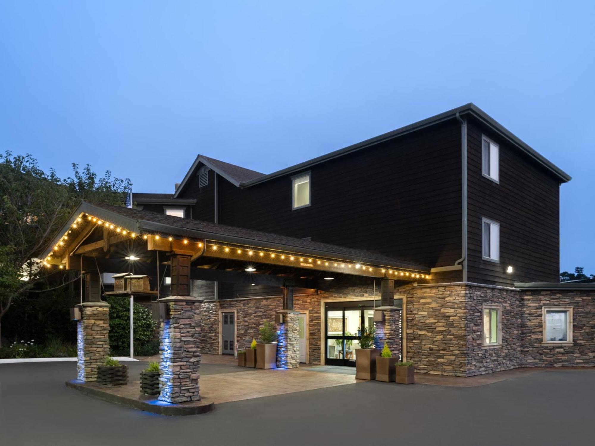 Holiday Inn Express Fort Bragg, An Ihg Hotel Exterior photo