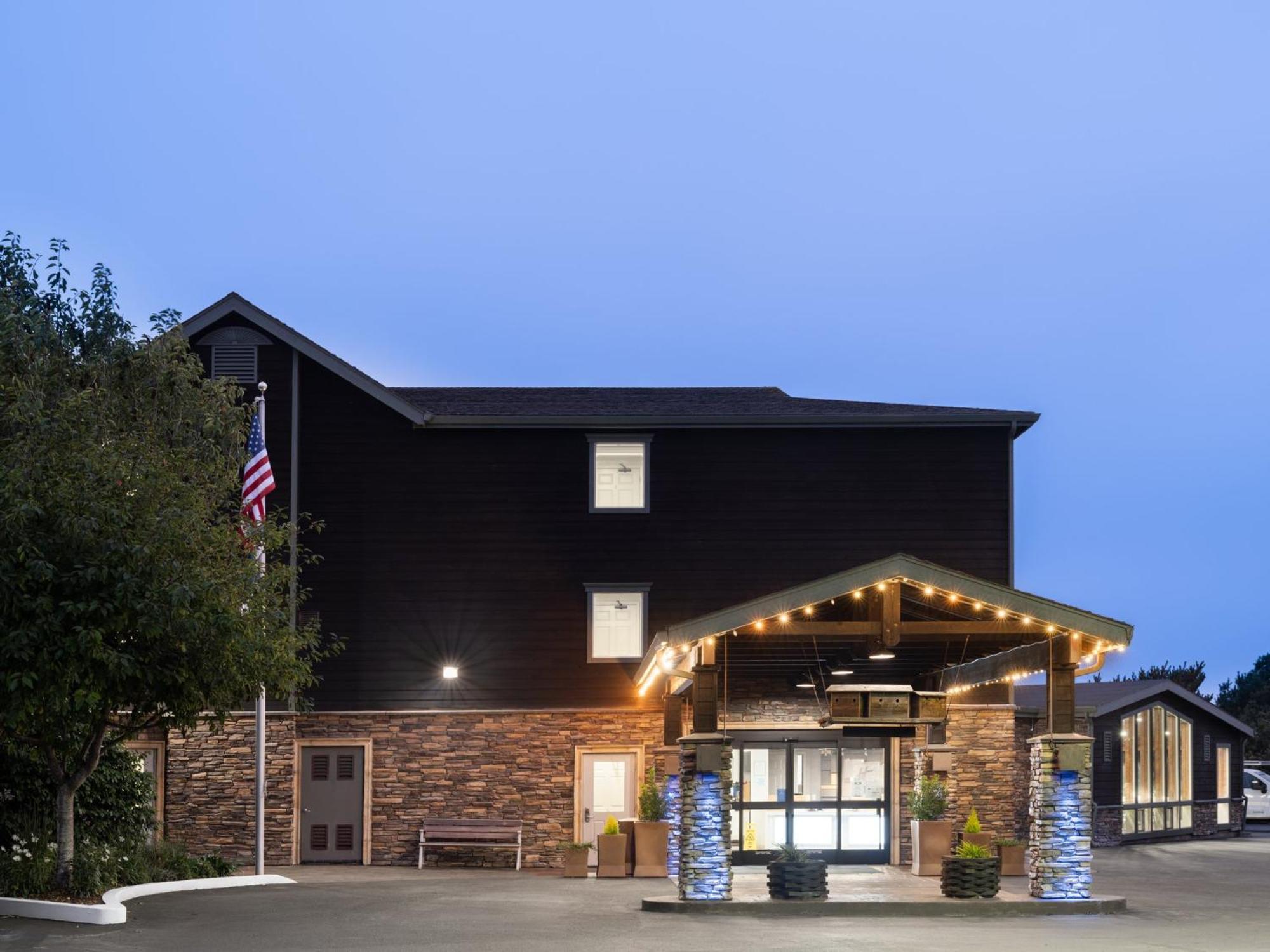 Holiday Inn Express Fort Bragg, An Ihg Hotel Exterior photo