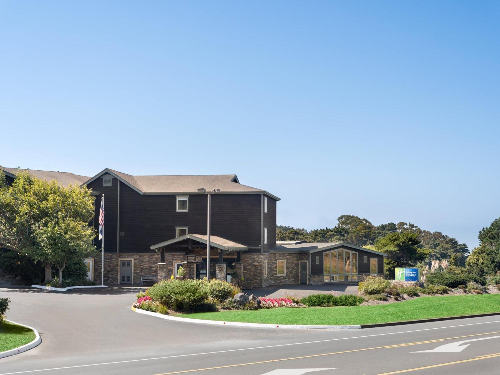 Holiday Inn Express Fort Bragg, An Ihg Hotel Exterior photo