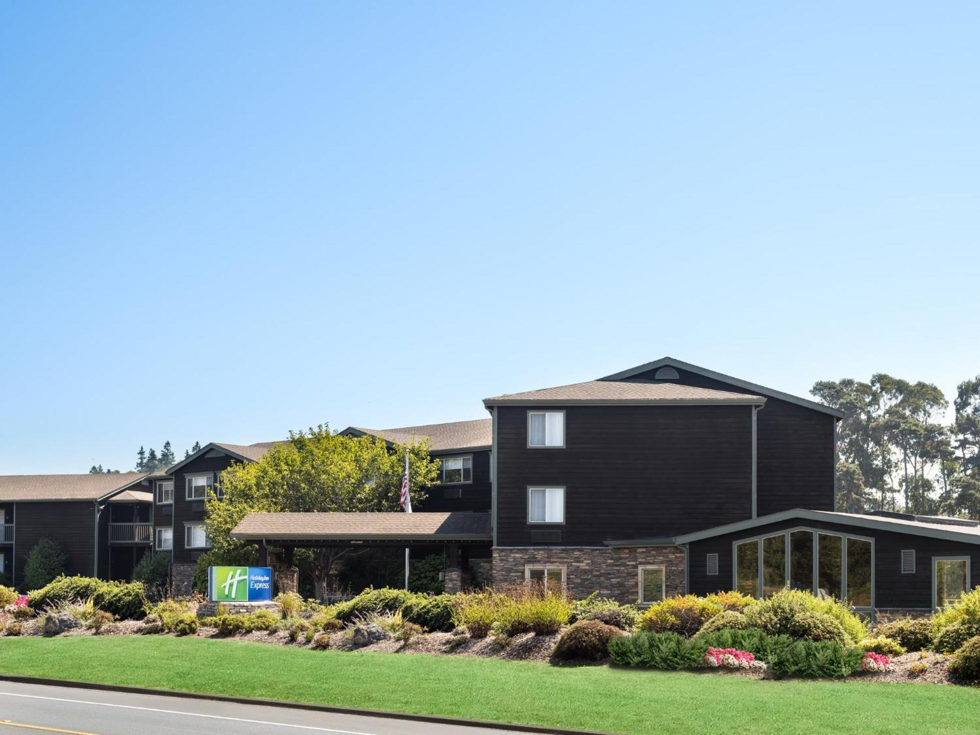 Holiday Inn Express Fort Bragg, An Ihg Hotel Exterior photo