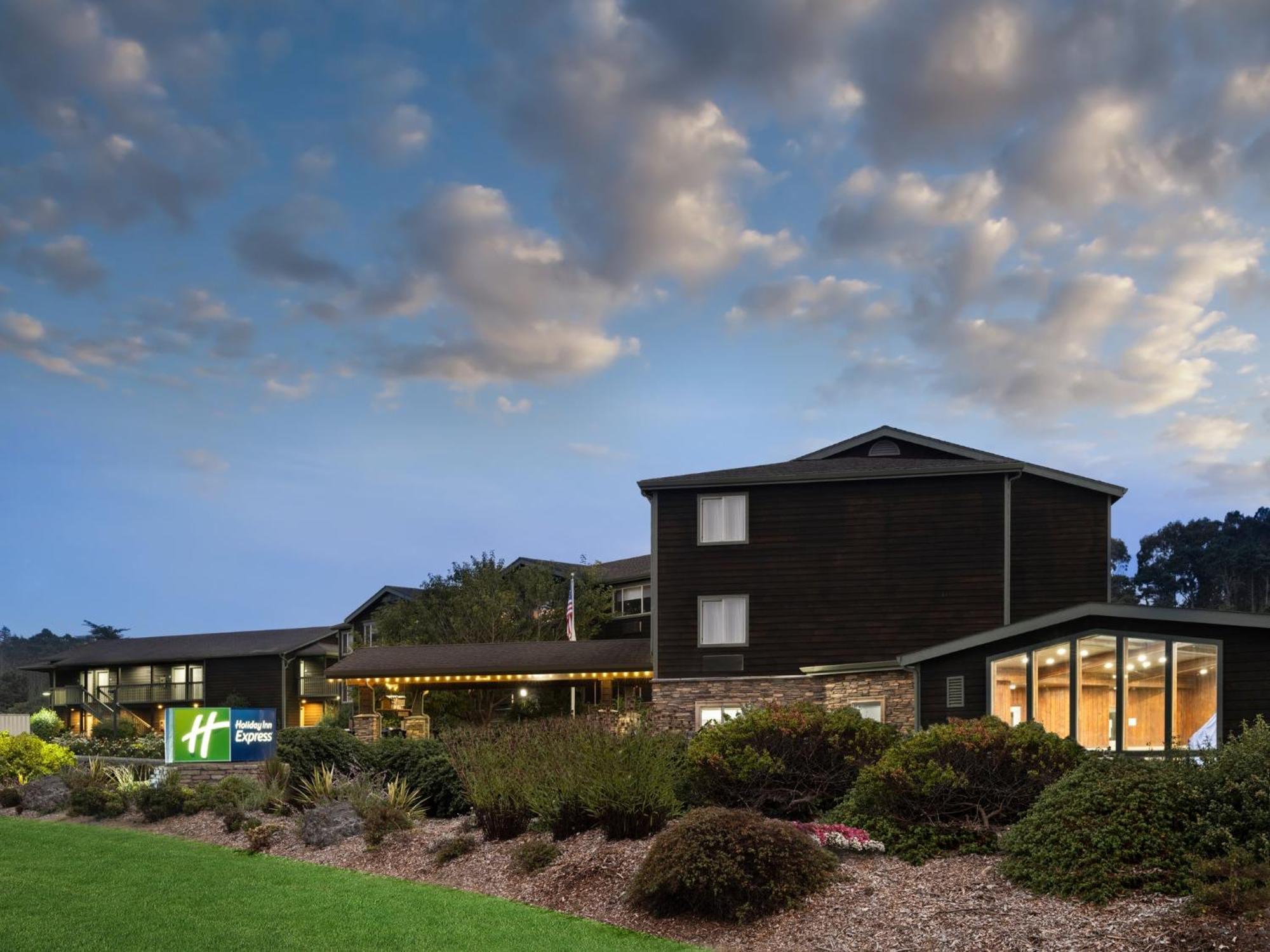 Holiday Inn Express Fort Bragg, An Ihg Hotel Exterior photo